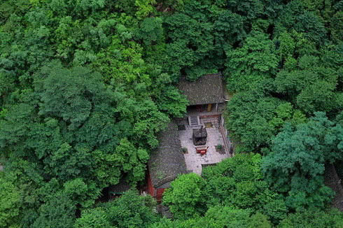 这座悬于半空的寺庙，电影中的世外桃源，你们知道在中国哪里吗？