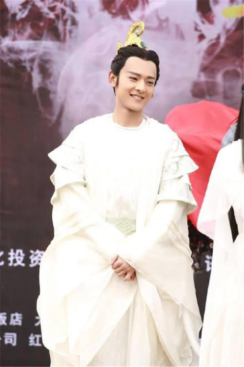  #各有千秋#新版天龙八部阵容强大，小燕子和皇阿玛加盟，阿朱阿紫各有千秋！