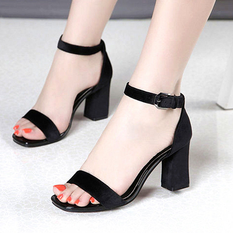 太美了、太美了!今夏流行的罗马凉鞋，让你的玉足白嫩又迷人