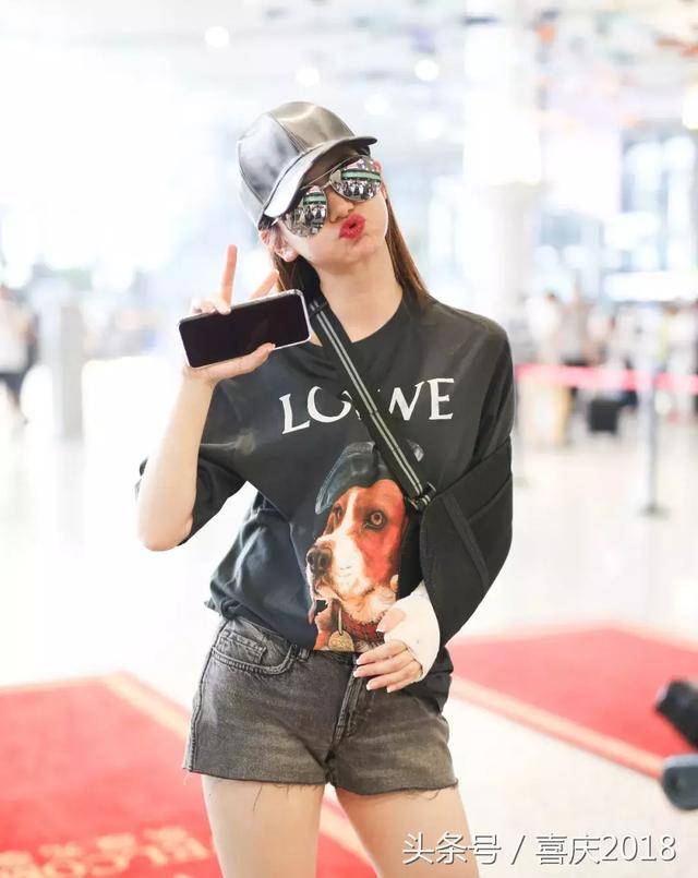 夏天最火的搭配＂T恤+裤＂!舒适时髦又吸睛，谁穿谁好看!