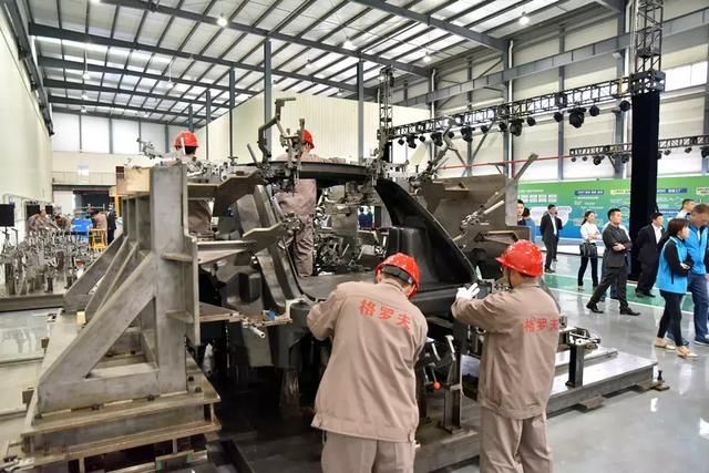 加氢5分钟，续航1200公里！“南岸造”氢能源汽车下线啦！