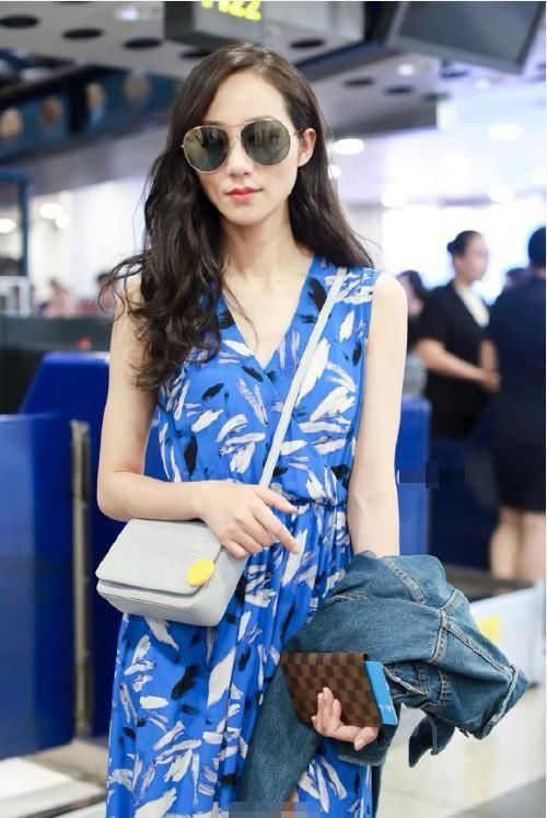 韩雪真是逆生长，开衩裙嫩回18岁，网友：一般人穿不出这美感