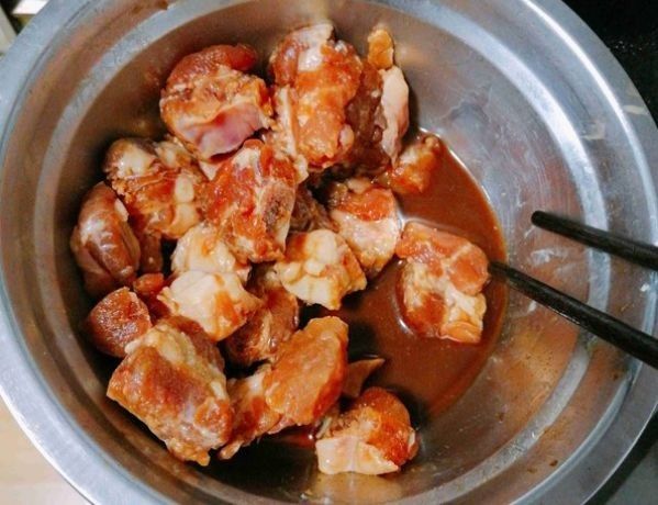  [香肉]1块南瓜2根排骨，不用炸不用炒，放在锅里蒸一蒸，骨香肉嫩味香浓
