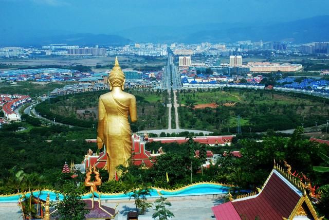 这座寺庙被称为皇家寺庙，300元起捐，遍地香火钱，你去得起吗