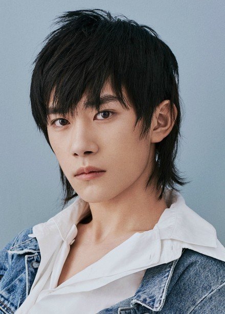 你的发型都要输给男爱豆了!易烊千玺王一博的鲻鱼头是什么鬼，范