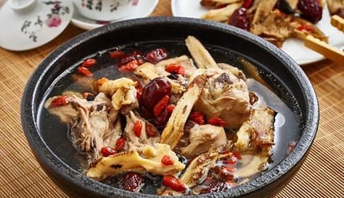  种植@山里人称“一根棍”的野草，根茎珍贵，城里1000块钱一斤买断货