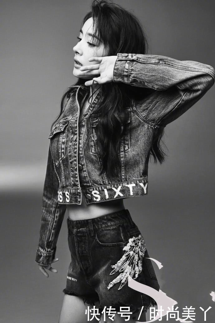 杨幂穿条看不见的短裤，大秀美腿，网友：看得我怀疑人生！