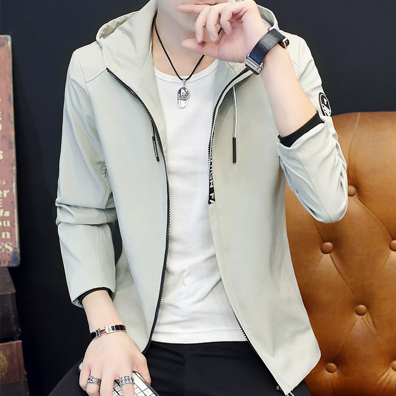 男人一旦过45，别再短裤外穿!学学下图穿法，女人一看心跳加速