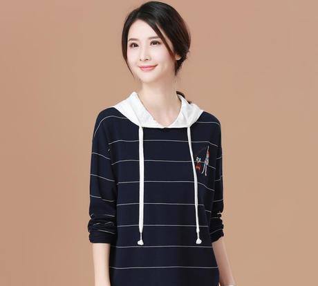 马上就到中秋，别买风衣了！今年流行穿洋气卫衣，显瘦显嫩超养眼