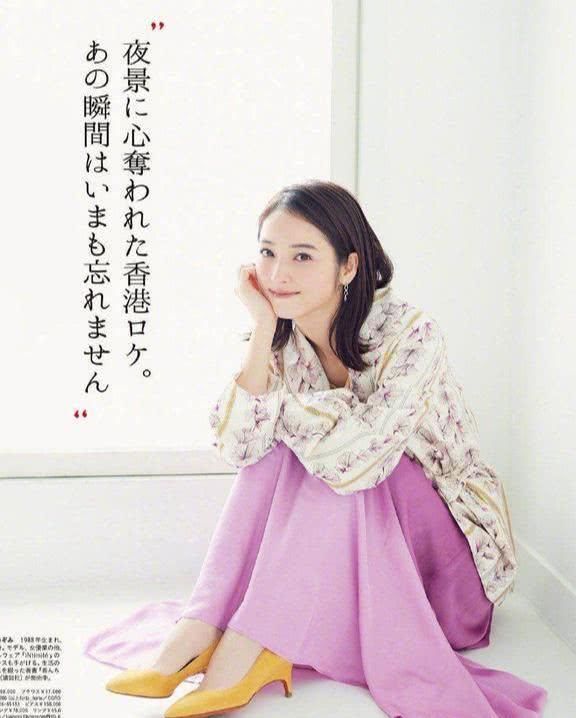  「蓝天白云」春天穿对这4个色调，给你显年轻、清爽，又时尚潮流，可以时尚潮流翻番