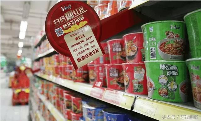 吃泡面配榨菜，消费降级之后，康师傅王者归来