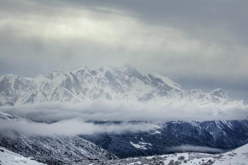 黑白诗画——色季拉山雪中观南迦巴瓦