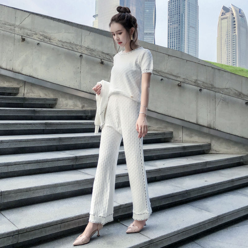 哇塞!这样的秋装,借钱都要买回来,太好看了,真是气质颜值爆棚