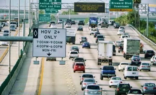  #驾照#一个人开车还得被罚？HOV车道都不知道，驾照迟早被扣光