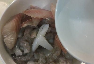  「美食」宅在家中吃美食：海鲜粥
