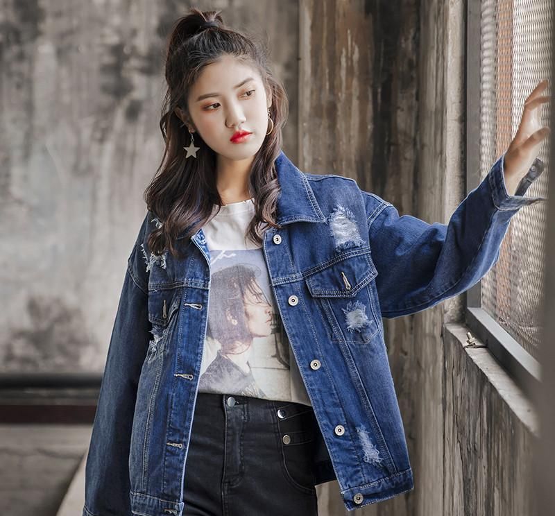  [女人]女人别整天穿连衣裙了，太俗，看我小姨身上穿的牛仔外套，酷帅又时尚