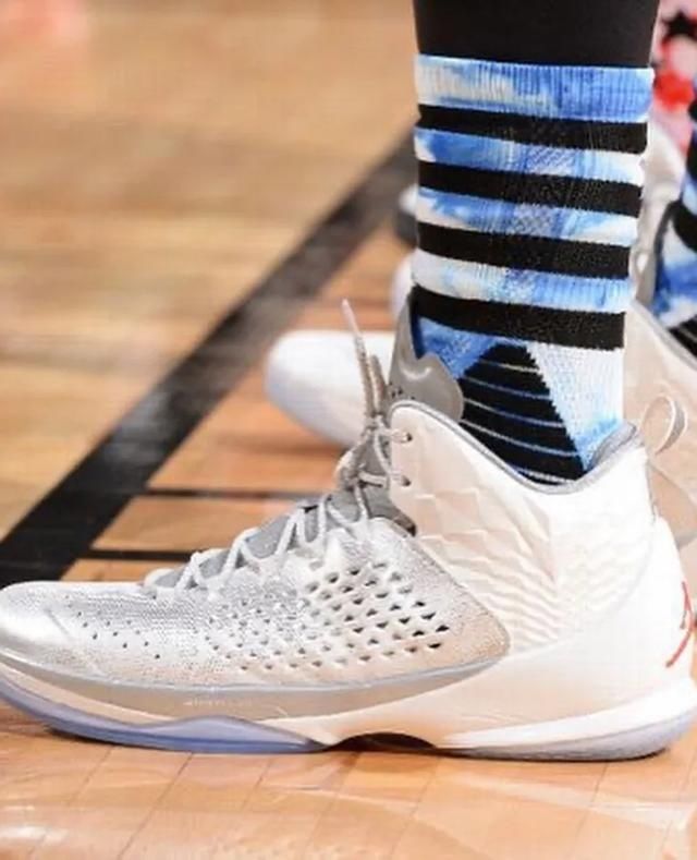 『球鞋』NBA球员上脚:安东尼这赛季的球鞋,还有签名鞋和中国新年配色!