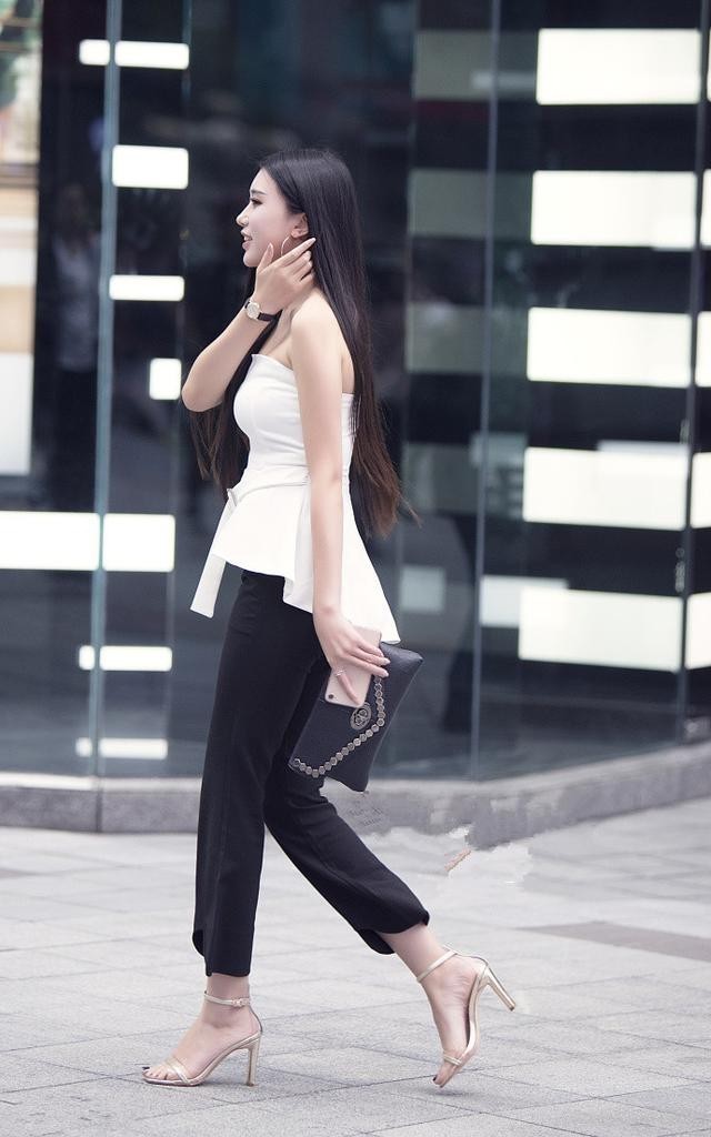 街拍：穿着高雅时尚美丽的小姐姐，美貌与好身材集一身！