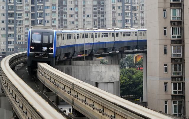 除夕当天，重庆轨道交通客流仅为88万人，网友：坐轻轨就像坐卧铺