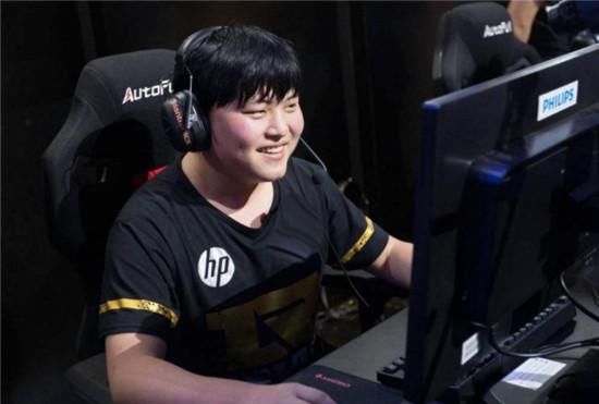 年仅17岁!继Uzi后又一名天才少年加入RNG,全