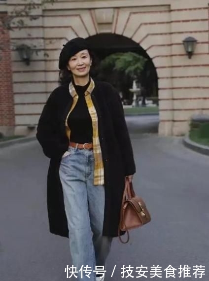 『底裤』女人过了50再懒也别穿打底裤,太土!看这对母女搭配,洋气又减龄