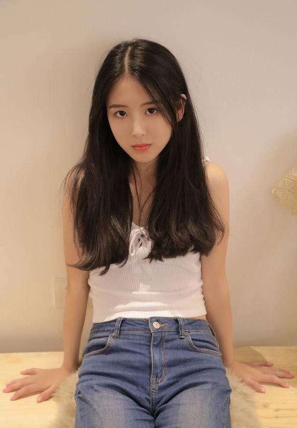 紧身裤穿起来显得腿部修长，美观提升档次，挺阔有型！