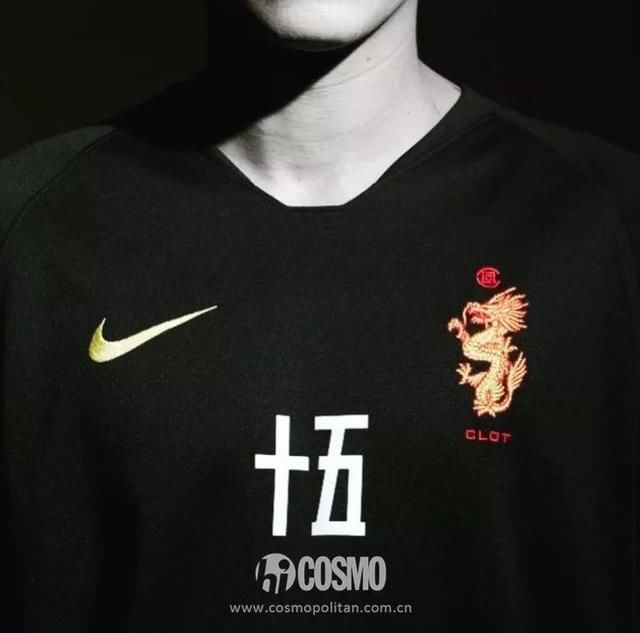 时髦办｜佟丽娅靠袜子立“早睡早起”flag，我觉得她做不到！