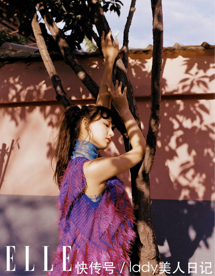 程潇穿上大牌毛衣性感得都快认不出来了，看大长腿就知道是练过的