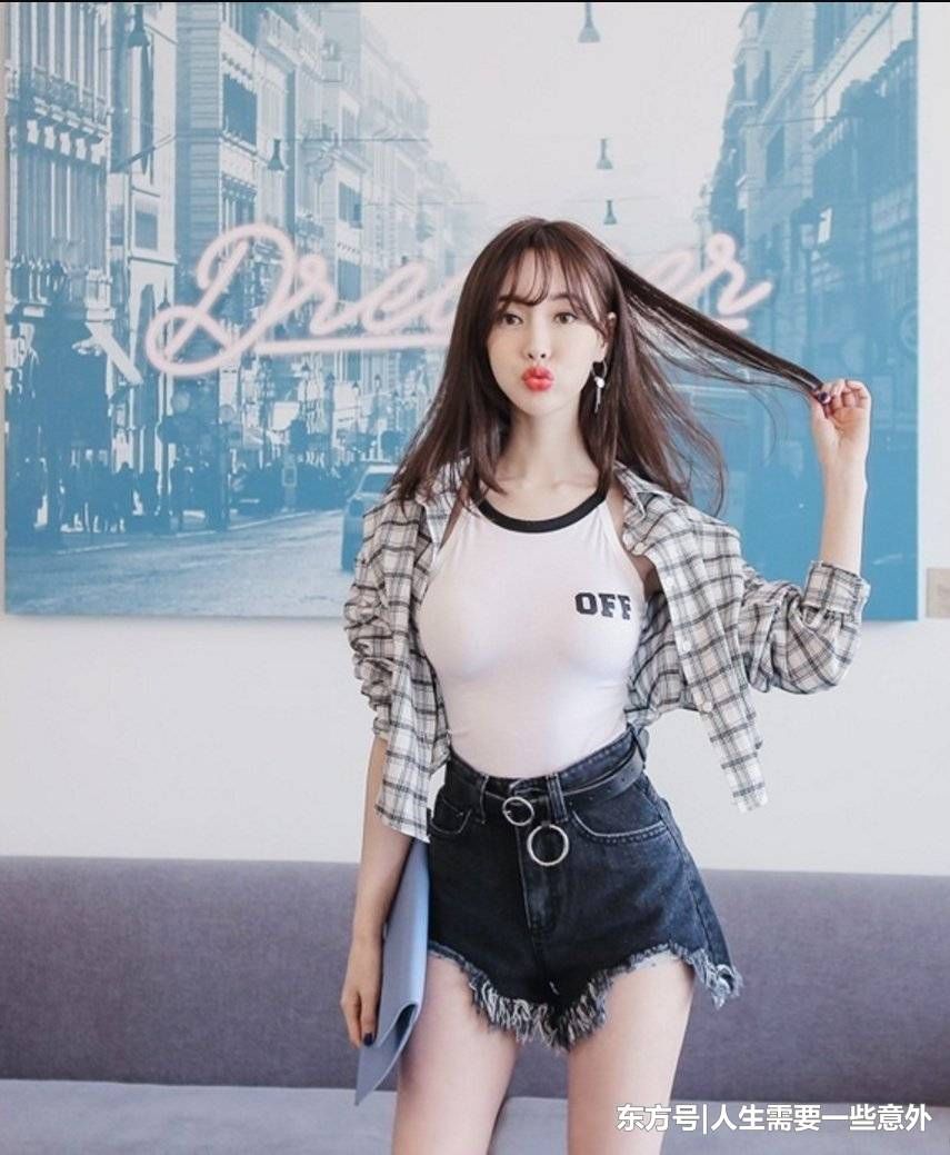 娇俏明媚的气质美女,精致穿搭显动感柔媚,好身材让女人都羡慕!