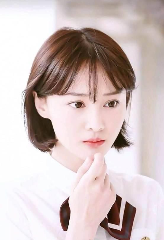  适合：“短发女人”也可以性感和可爱，这几款时尚发型让你气质加分！