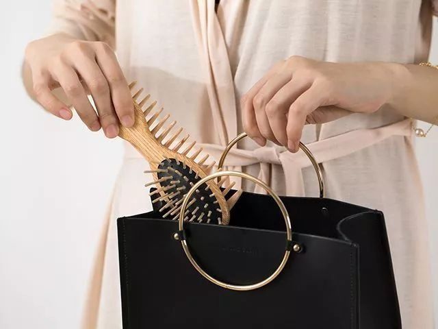 头发打结、掉发?换这把气垫梳试试