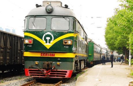 绿皮火车换新装，“绿巨人”复兴号超长火车将亮相，wifi是标配