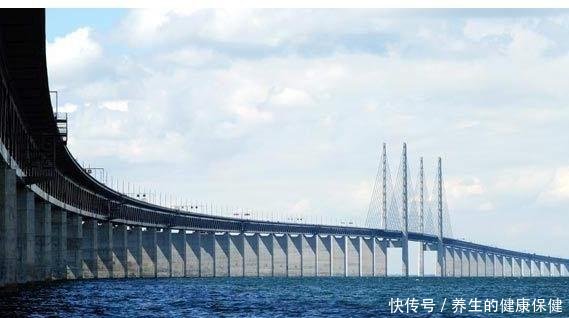 世上最“怪”的跨海大桥,只修建了一半,汽车行驶到海洋中会消失