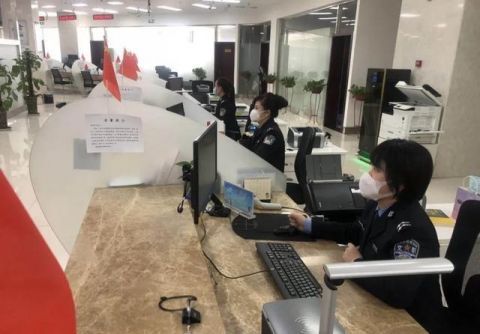  [全力]兰州公安出入境：全力做好“外防输入”，为百姓把好“出入关”