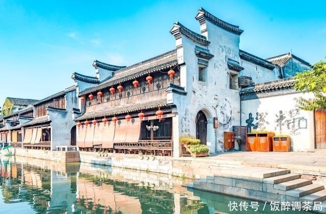 国内最奇特的两座古镇,白天门票要100元,晚上就可免费进出