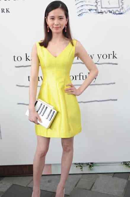 刘诗诗大胆素颜出镜，脸上光滑洁净满脸都是胶原蛋白让人好羡慕