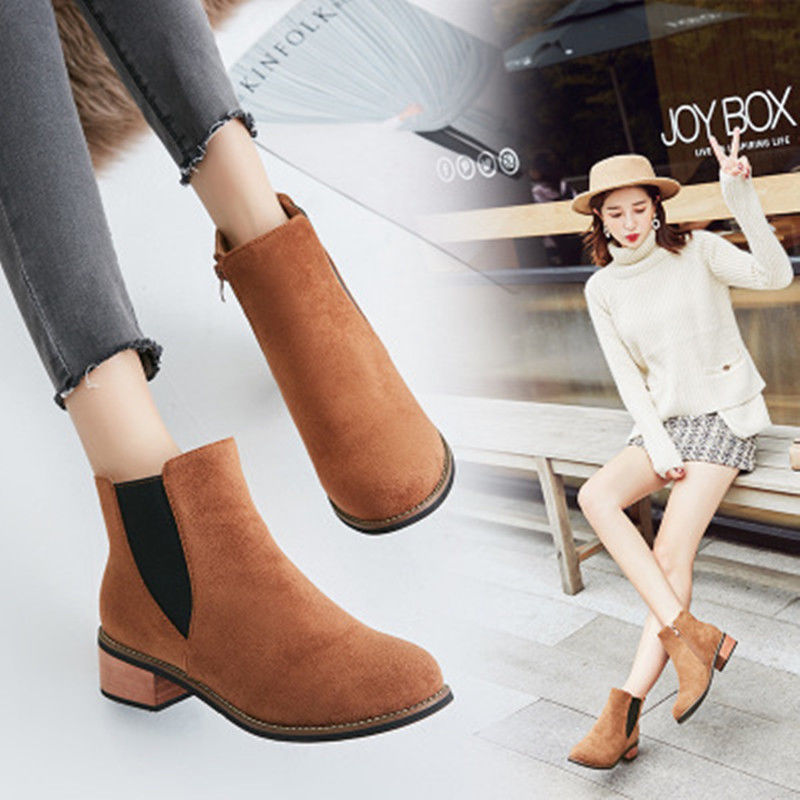 凉鞋该OUT了!早秋火了一批:高跟裸靴，7080女人穿很洋气