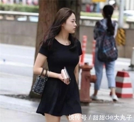 如同■身材高挑，经典的黑白配，如同仙女一般，小姐姐肤白貌美