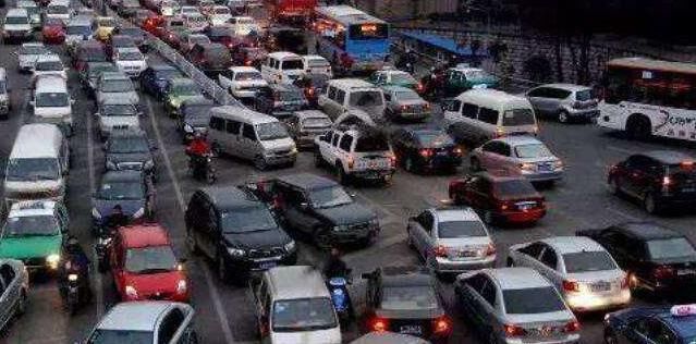  「城市道路」其实国内车多是假象，人均只有0.17辆！为啥却堵得