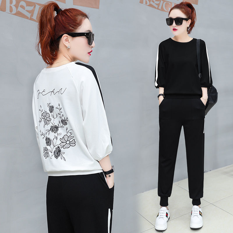 入秋我就把裙子收起来了，买了三套运动套装，比穿裙子还贼美