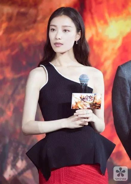 护肤｜雪莉发自拍白成一道光，但那些曾是黑皮肤的女明星是如何变