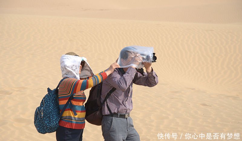 美国卫星经过中国沙漠,发现少见的一幕,让全世界震撼