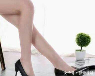尖头高跟鞋穿上显脚长又白皙，在优雅中又多了一丝性感