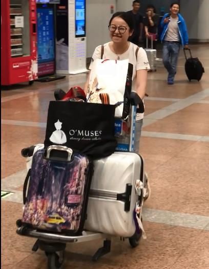 哈佛刘海燕竟是假的，真名叫毕玉玺，是个主持人，网友：又被骗了