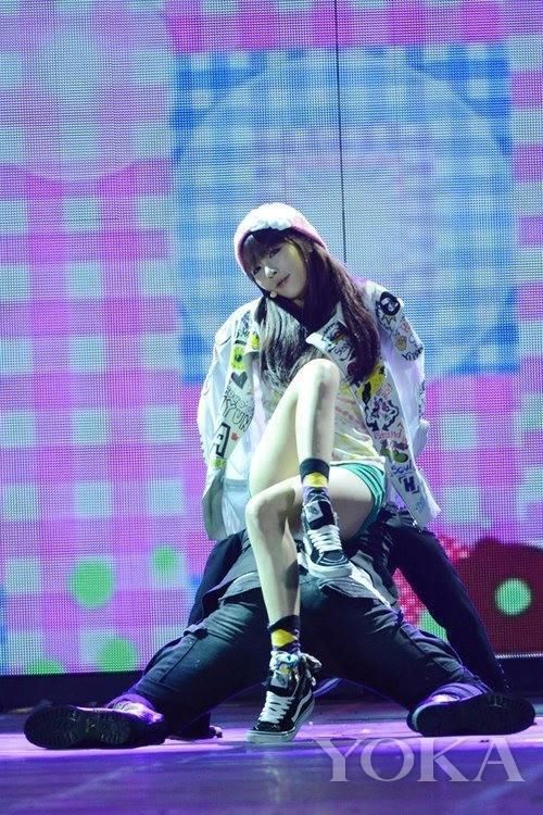 帅气性感女神泫雅 解锁夏日清凉穿搭