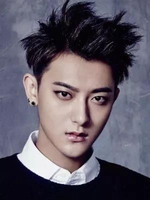 你的猪猪男孩已上线~法国人发现越来越多的中国男生开始接受化妆