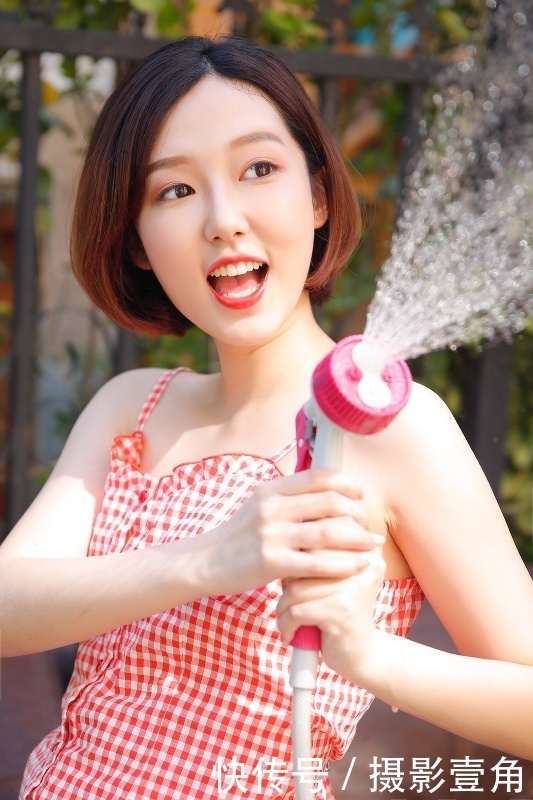 人像摄影：调皮可爱的短发清爽女孩