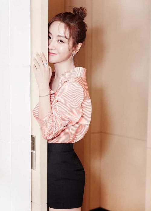 《我就是演员》又搞事情？率性杨蓉回复情商更高，衣品更是获赞