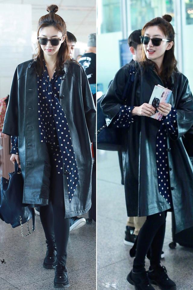 江疏影黑色look现身机场，修身打底裤尽显大长腿，这腿能看一整年