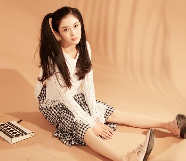 她曾红毯上“一摔成名”，被誉为最美程英，颜值气场不输热巴！